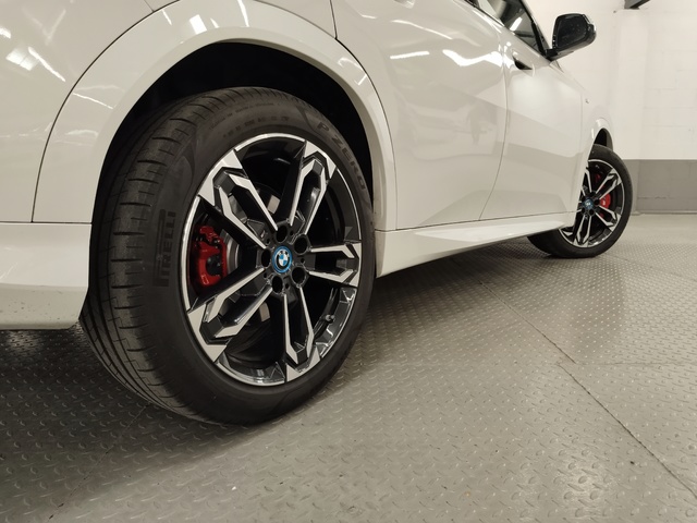 BMW iX2 xDrive30 color Blanco. Año 2024. 230KW(313CV). Eléctrico. En concesionario Autoberón de La Rioja