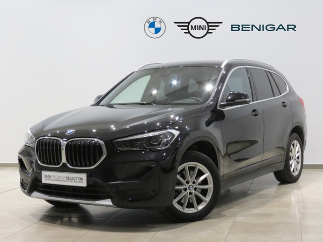 BMW X1 sDrive18d color Negro. Año 2021. 110KW(150CV). Diésel. En concesionario GANDIA Automoviles Fersan, S.A. de Valencia