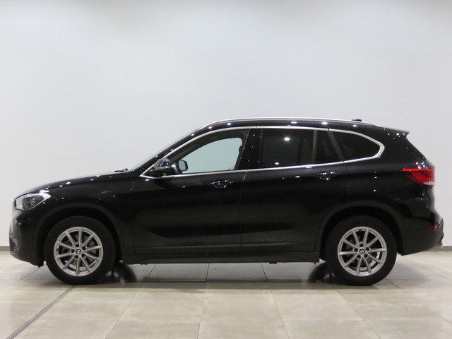 BMW X1 sDrive18d color Negro. Año 2021. 110KW(150CV). Diésel. En concesionario GANDIA Automoviles Fersan, S.A. de Valencia