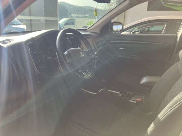 Mitsubishi Outlander 200 MPI Motion 2WD CVT 110 kW (150 CV)
