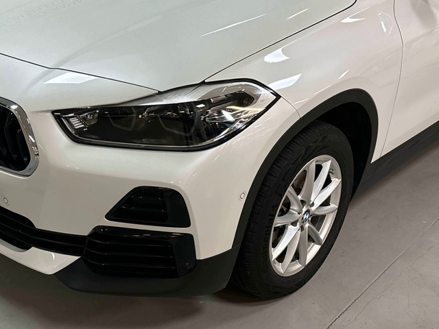 BMW X2 sDrive18d color Blanco. Año 2021. 110KW(150CV). Diésel. En concesionario Triocar Gijón (Bmw y Mini) de Asturias