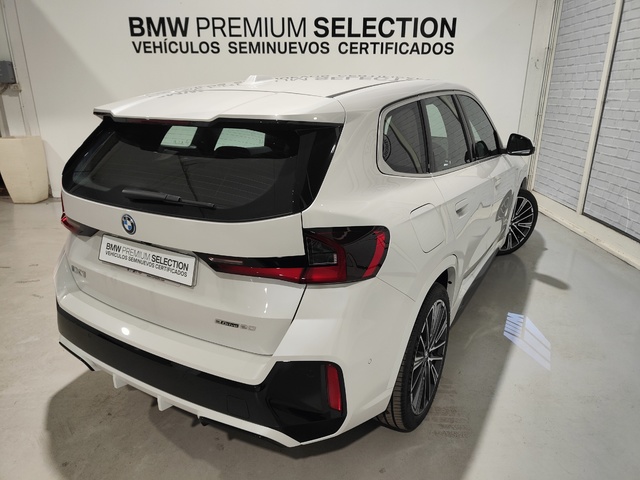 Foto 4 BMW iX1 eDrive20 150 kW (204 CV)