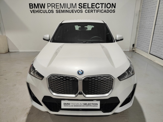 BMW iX1 eDrive20 color Blanco. Año 2024. 150KW(204CV). Eléctrico. En concesionario Lurauto Gipuzkoa de Guipuzcoa