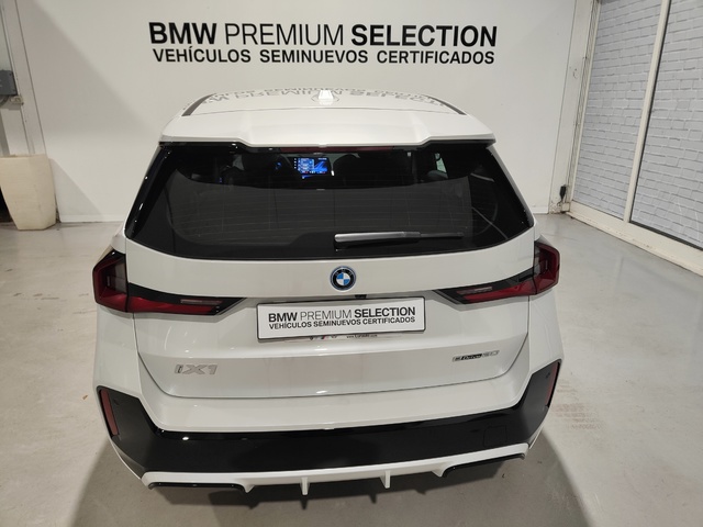 BMW iX1 eDrive20 color Blanco. Año 2024. 150KW(204CV). Eléctrico. En concesionario Lurauto Gipuzkoa de Guipuzcoa