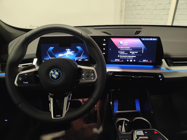 BMW iX1 eDrive20 color Blanco. Año 2024. 150KW(204CV). Eléctrico. En concesionario Lurauto Gipuzkoa de Guipuzcoa