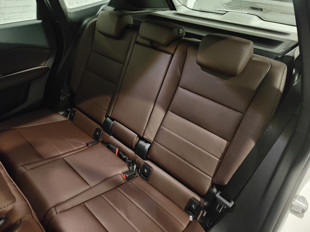 BMW iX1 eDrive20 color Blanco. Año 2024. 150KW(204CV). Eléctrico. En concesionario Lurauto Gipuzkoa de Guipuzcoa