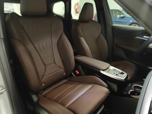BMW iX1 eDrive20 color Blanco. Año 2024. 150KW(204CV). Eléctrico. En concesionario Lurauto Gipuzkoa de Guipuzcoa