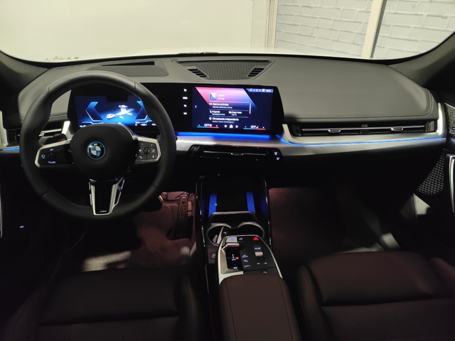 BMW iX1 eDrive20 color Blanco. Año 2024. 150KW(204CV). Eléctrico. En concesionario Lurauto Gipuzkoa de Guipuzcoa