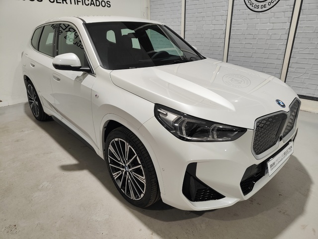 BMW iX1 eDrive20 color Blanco. Año 2024. 150KW(204CV). Eléctrico. En concesionario Lurauto Gipuzkoa de Guipuzcoa