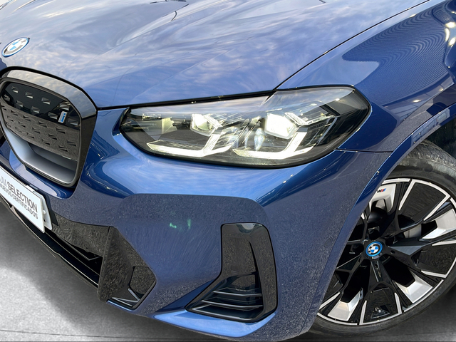 BMW iX3 M Sport color Azul. Año 2023. 210KW(286CV). Eléctrico. En concesionario Carteya Motor | Campo de Gibraltar de Cádiz