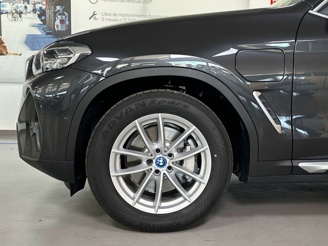 BMW X3 xDrive30e color Gris. Año 2024. 215KW(292CV). Híbrido Electro/Gasolina. En concesionario Triocar Gijón (Bmw y Mini) de Asturias