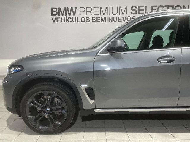 BMW X5 xDrive30d color Gris. Año 2024. 219KW(298CV). Diésel. En concesionario Hispamovil Elche de Alicante