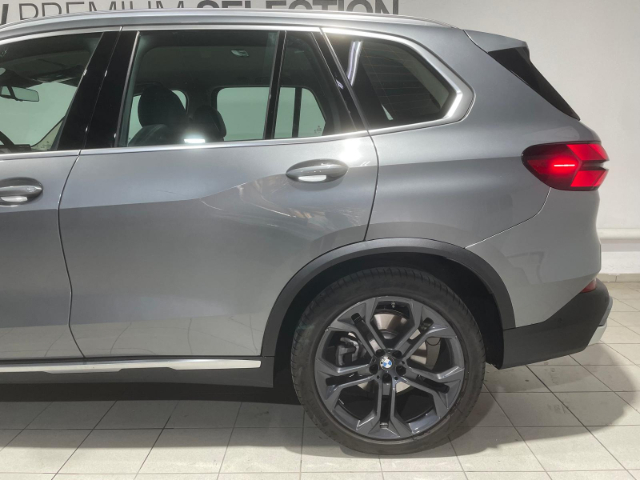 BMW X5 xDrive30d color Gris. Año 2024. 219KW(298CV). Diésel. En concesionario Hispamovil Elche de Alicante