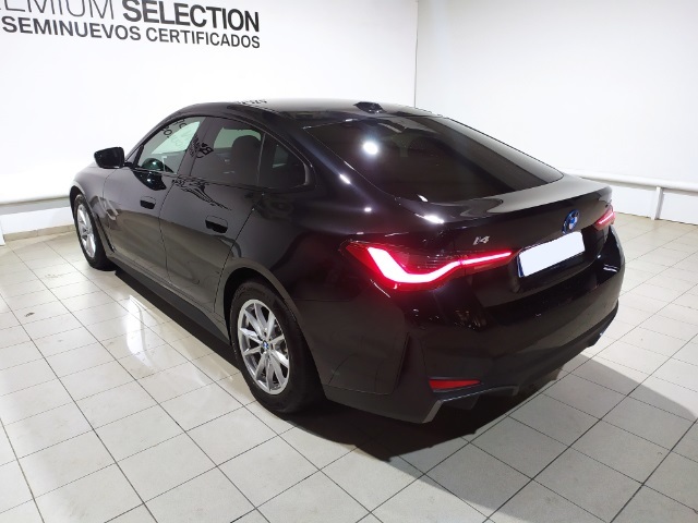 BMW i4 eDrive40 color Negro. Año 2024. 250KW(340CV). Eléctrico. En concesionario Hispamovil Elche de Alicante