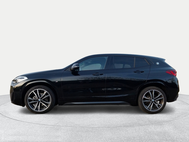 BMW X2 sDrive16d color Negro. Año 2024. 85KW(116CV). Diésel. En concesionario San Rafael Motor, S.L. de Córdoba