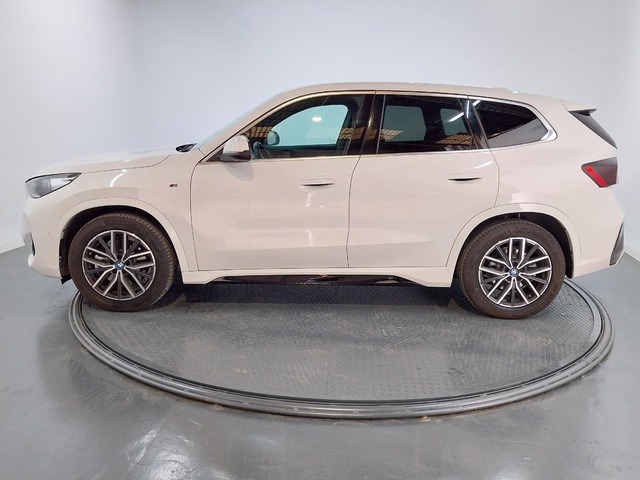 BMW iX1 xDrive30 color Blanco. Año 2024. 230KW(313CV). Eléctrico. En concesionario Proa Premium Ibiza de Baleares