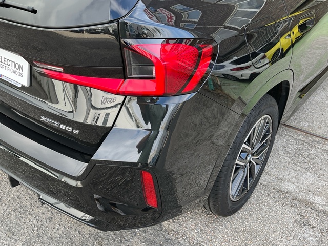 BMW X1 xDrive20d color Negro. Año 2024. 120KW(163CV). Diésel. En concesionario Celtamotor Vigo de Pontevedra