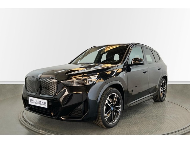 BMW iX1 xDrive30 color Negro. Año 2024. 230KW(313CV). Eléctrico. En concesionario Proa Premium Palma de Baleares