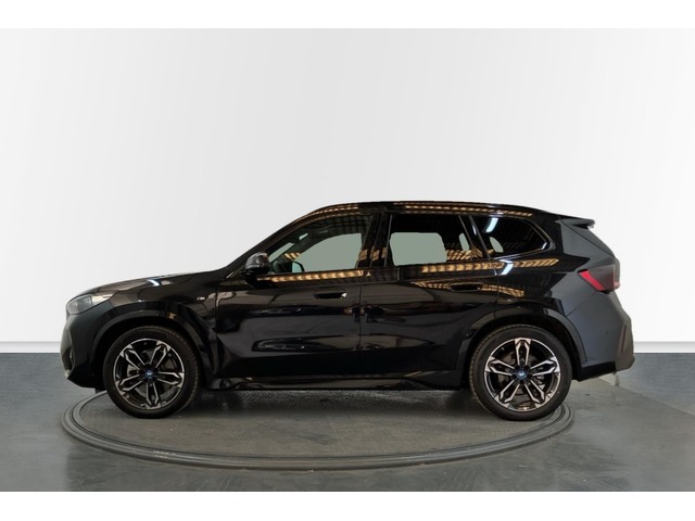 BMW iX1 xDrive30 color Negro. Año 2024. 230KW(313CV). Eléctrico. En concesionario Proa Premium Palma de Baleares