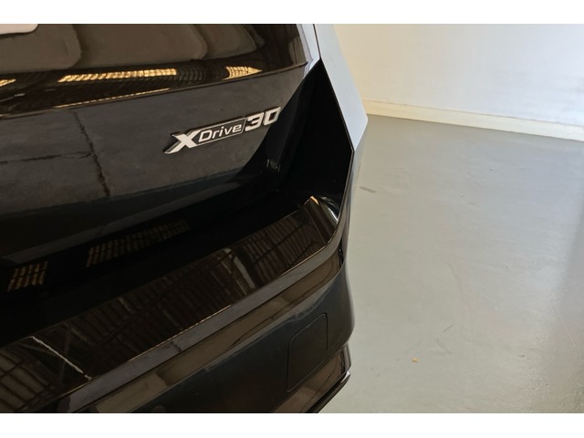 BMW iX1 xDrive30 color Negro. Año 2024. 230KW(313CV). Eléctrico. En concesionario Proa Premium Palma de Baleares