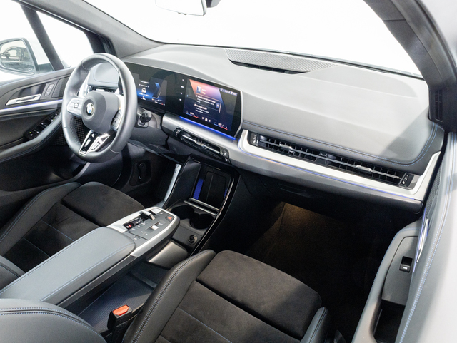 BMW Serie 2 218d Active Tourer color Blanco. Año 2024. 110KW(150CV). Diésel. En concesionario Oliva Motor Girona de Girona