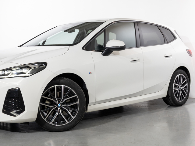 BMW Serie 2 218d Active Tourer color Blanco. Año 2024. 110KW(150CV). Diésel. En concesionario Oliva Motor Girona de Girona