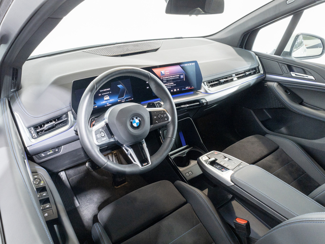 BMW Serie 2 218d Active Tourer color Blanco. Año 2024. 110KW(150CV). Diésel. En concesionario Oliva Motor Girona de Girona