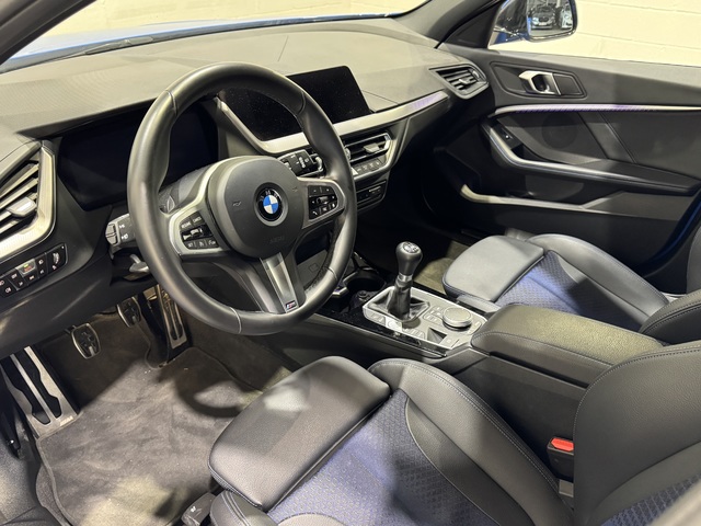 BMW Serie 1 116d color Azul. Año 2024. 85KW(116CV). Diésel. En concesionario Motor Munich Cadi - Manresa - VO de Barcelona