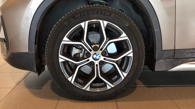 BMW X1 sDrive18d color Beige. Año 2020. 110KW(150CV). Diésel. En concesionario BYmyCAR Madrid - Alcalá de Madrid