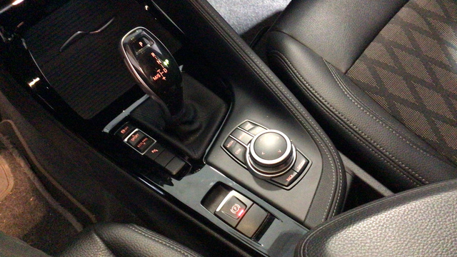 BMW X1 sDrive18d color Beige. Año 2020. 110KW(150CV). Diésel. En concesionario BYmyCAR Madrid - Alcalá de Madrid