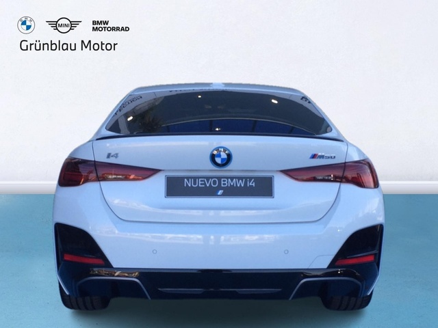 BMW i4 M50 color Blanco. Año 2024. 400KW(544CV). Eléctrico. En concesionario Grünblau Motor (Bmw y Mini) de Cantabria