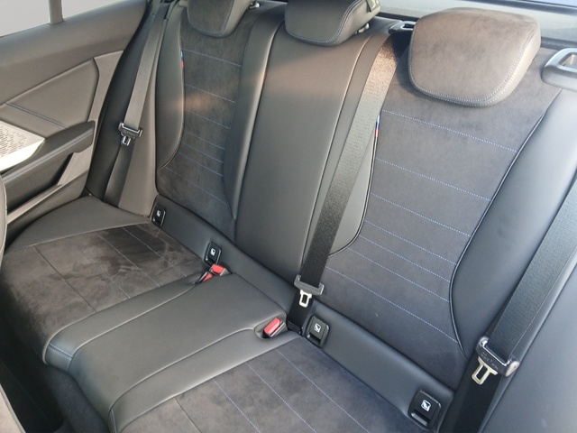 BMW Serie 1 118d color Negro. Año 2024. 110KW(150CV). Diésel. En concesionario GANDIA Automoviles Fersan, S.A. de Valencia