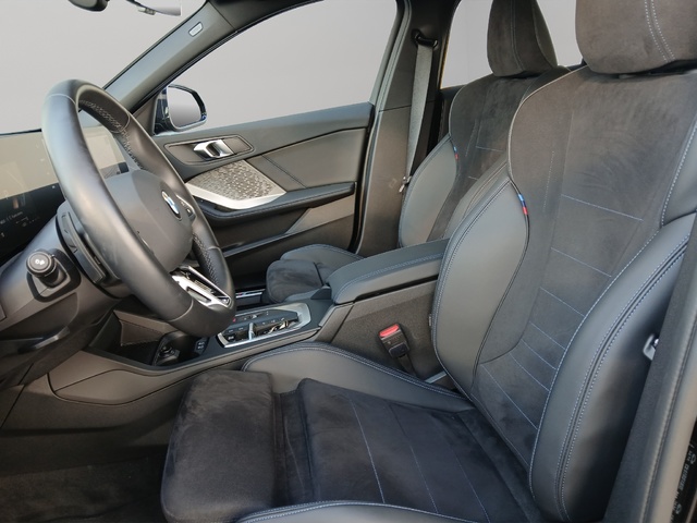BMW Serie 1 118d color Negro. Año 2024. 110KW(150CV). Diésel. En concesionario GANDIA Automoviles Fersan, S.A. de Valencia