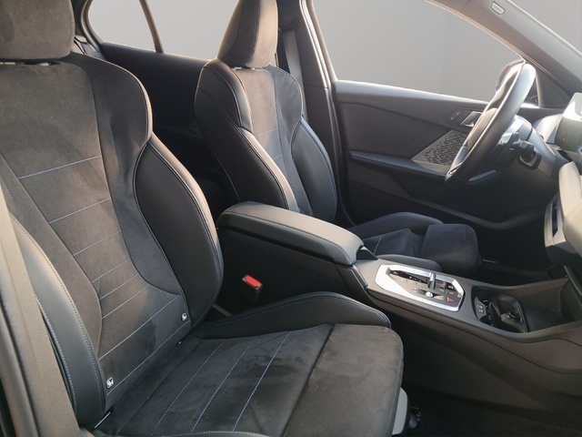 BMW Serie 1 118d color Negro. Año 2024. 110KW(150CV). Diésel. En concesionario GANDIA Automoviles Fersan, S.A. de Valencia