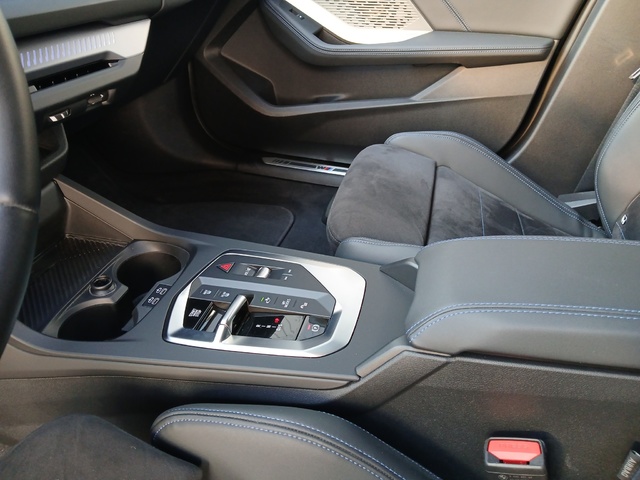 BMW Serie 1 118d color Negro. Año 2024. 110KW(150CV). Diésel. En concesionario GANDIA Automoviles Fersan, S.A. de Valencia