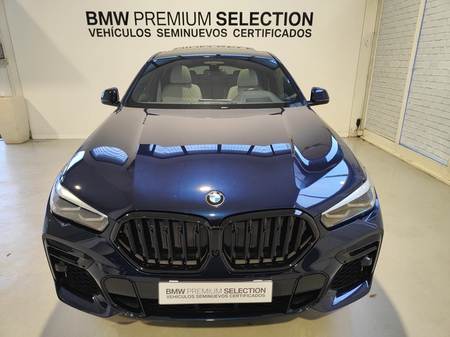 BMW X6 xDrive40i color Azul. Año 2022. 250KW(340CV). Gasolina. En concesionario Lurauto Gipuzkoa de Guipuzcoa