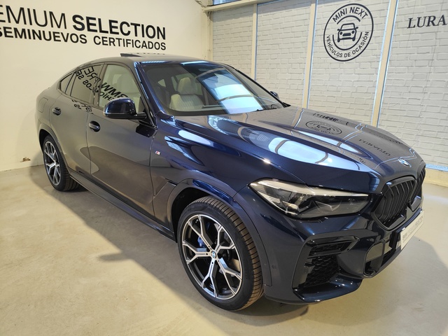 BMW X6 xDrive40i color Azul. Año 2022. 250KW(340CV). Gasolina. En concesionario Lurauto Gipuzkoa de Guipuzcoa