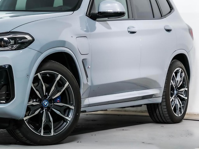 BMW X3 xDrive30e color Gris. Año 2024. 215KW(292CV). Híbrido Electro/Gasolina. En concesionario Oliva Motor Girona de Girona