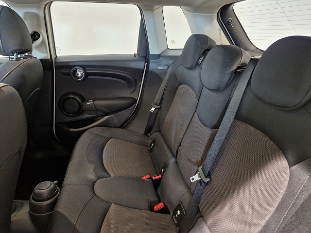 fotoG 8 del MINI MINI 5 Puertas One 75 kW (102 CV) 102cv Gasolina del 2018 en Huelva
