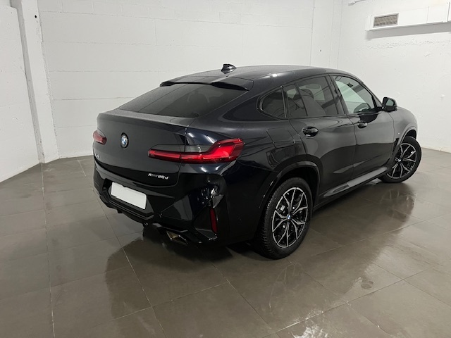 BMW X4 xDrive20d color Negro. Año 2024. 140KW(190CV). Diésel. En concesionario Amiocar S.A. de Coruña