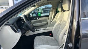 Volvo XC60 T6 Recharge Core AWD Auto 257 kW (350 CV) - 8 Volvo XC60 T6 Ocasión 257 KW (350CV) - 8