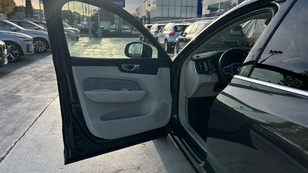 Volvo XC60 T6 Recharge Core AWD Auto 257 kW (350 CV) - 48 Volvo XC60 T6 Ocasión 257 KW (350CV) - 48