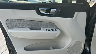 Volvo XC60 T6 Recharge Core AWD Auto 257 kW (350 CV) - 50 Volvo XC60 T6 Ocasión 257 KW (350CV) - 50