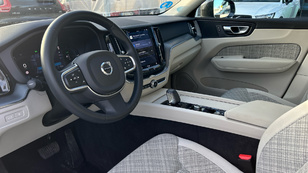 Volvo XC60 T6 Recharge Core AWD Auto 257 kW (350 CV) - 53 Volvo XC60 T6 Ocasión 257 KW (350CV) - 53