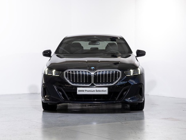 BMW Serie 5 520d color Negro. Año 2024. 145KW(197CV). Diésel. En concesionario Oliva Motor Girona de Girona