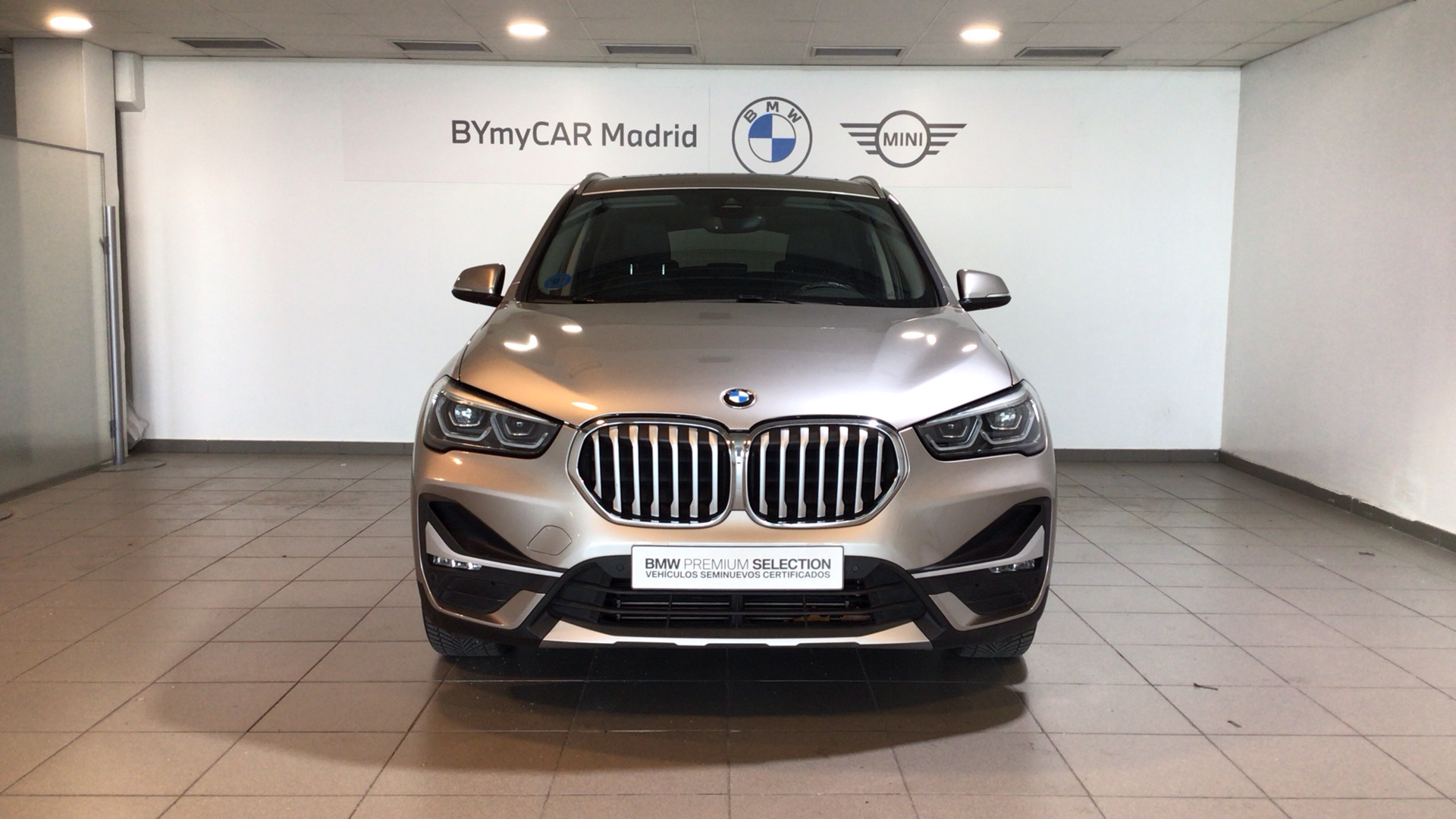 BMW X1 xDrive25e color Gris Plata. Año 2021. 162KW(220CV). Híbrido Electro/Gasolina. En concesionario BYmyCAR Madrid - Alcalá de Madrid
