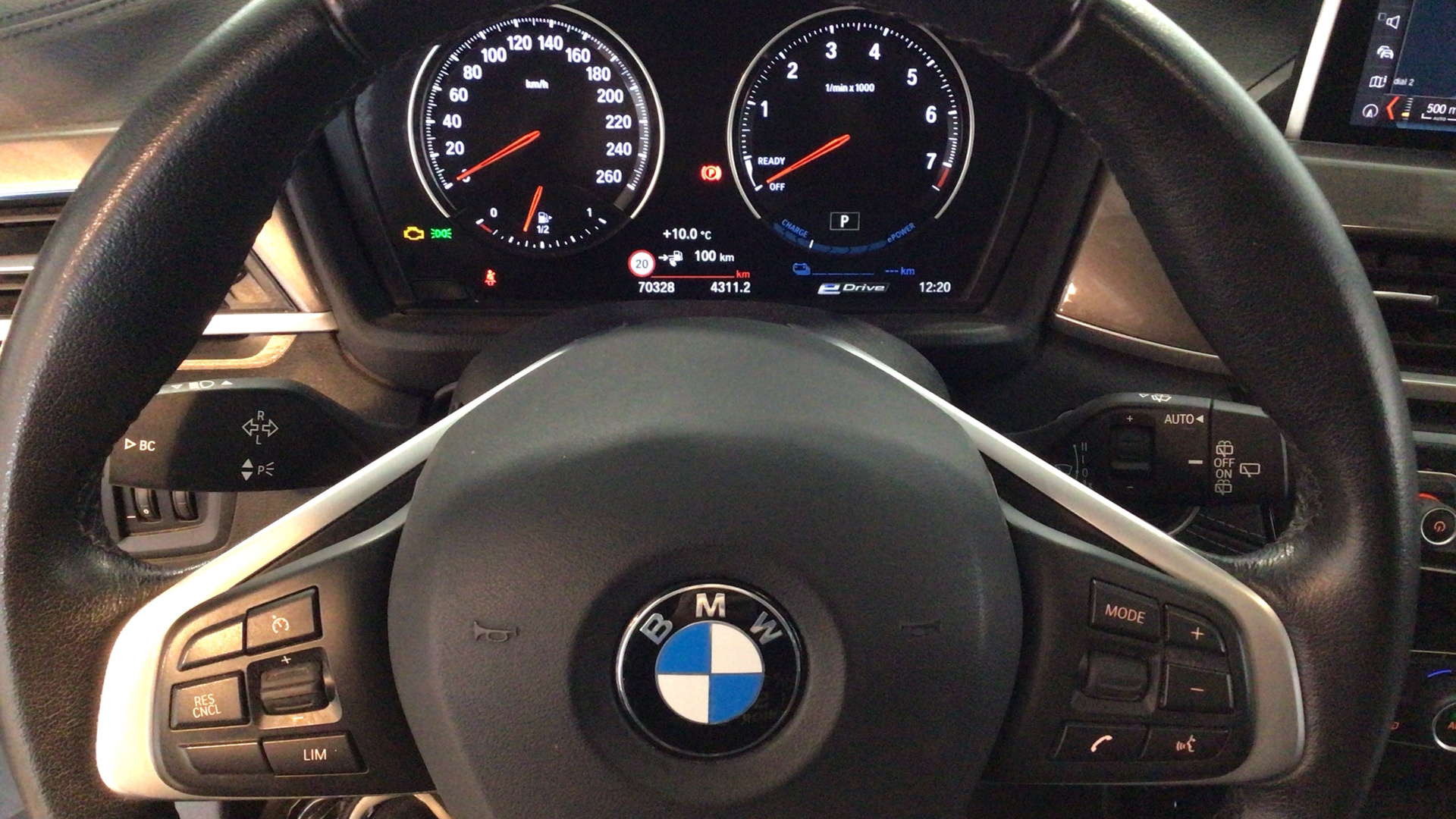 BMW X1 xDrive25e color Gris Plata. Año 2021. 162KW(220CV). Híbrido Electro/Gasolina. En concesionario BYmyCAR Madrid - Alcalá de Madrid