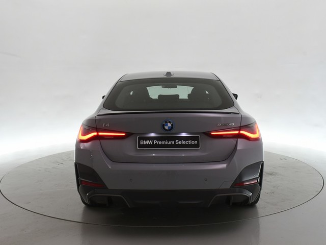 BMW i4 eDrive40 color Gris. Año 2024. 250KW(340CV). Eléctrico. En concesionario BYmyCAR Madrid - Alcalá de Madrid