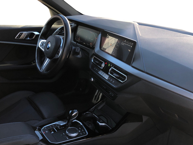 BMW Serie 1 118d color Blanco. Año 2020. 110KW(150CV). Diésel. En concesionario Auto Premier, S.A. - ALCALÁ DE HENARES de Madrid