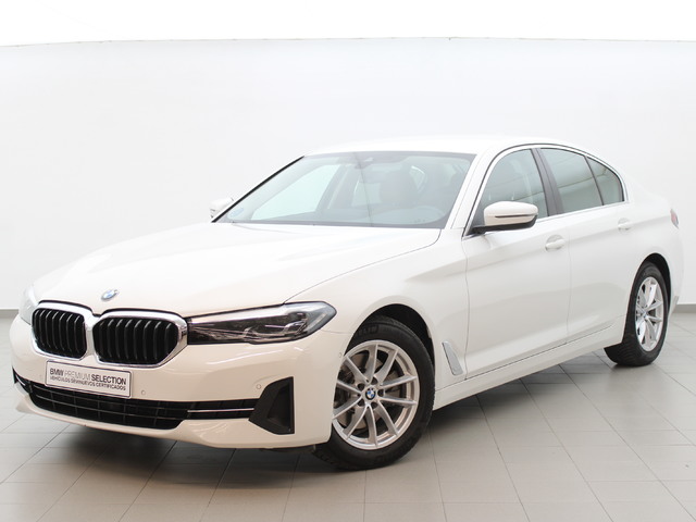 BMW Serie 5 520d color Blanco. Año 2022. 140KW(190CV). Diésel. En concesionario Augusta Aragon S.A. de Zaragoza